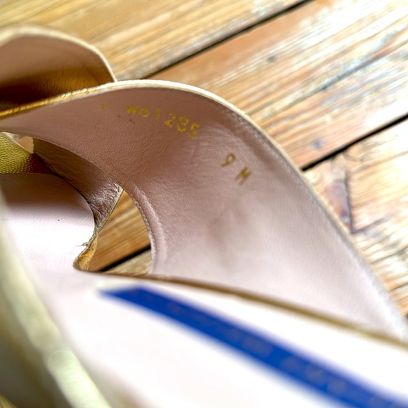Gorgeous gold lame Stuart Weitzman 4” heels 🤩 - Picture 7 of 8